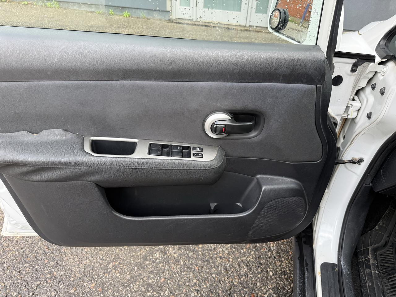 2009 Nissan Versa 1.8 S Photo
