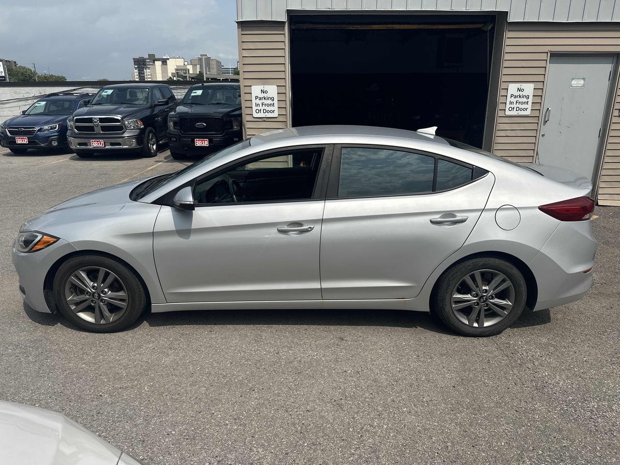 2017 Hyundai Elantra GL | Auto | CarPlay | Cam | Alloys | Cold AC ++ Photo5