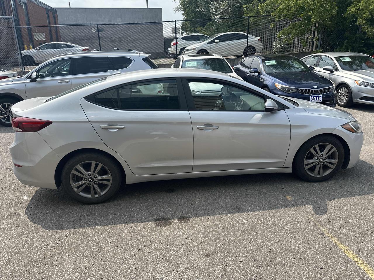 2017 Hyundai Elantra GL | Auto | CarPlay | Cam | Alloys | Cold AC ++ Photo7