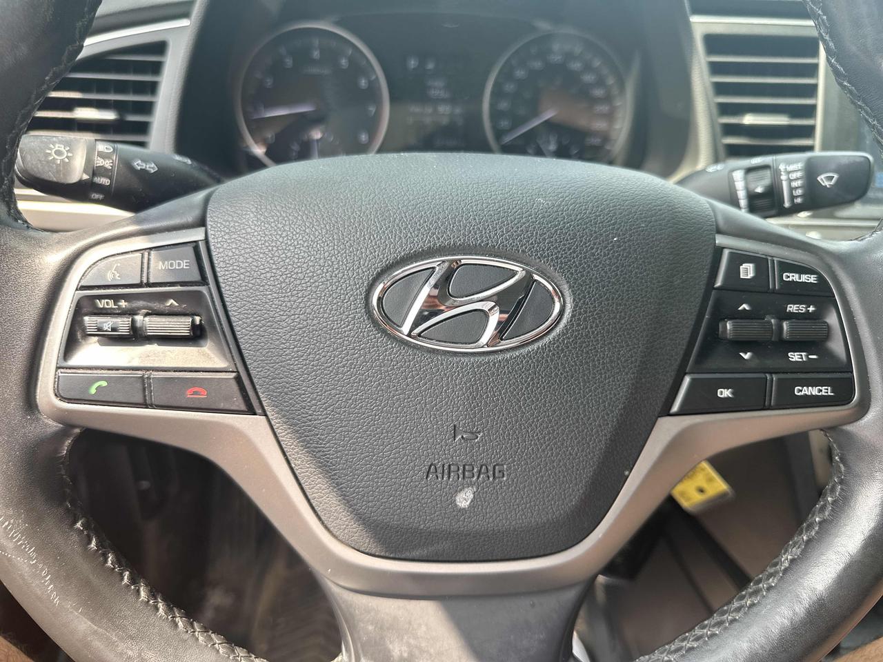 2017 Hyundai Elantra GL | Auto | CarPlay | Cam | Alloys | Cold AC ++ Photo12