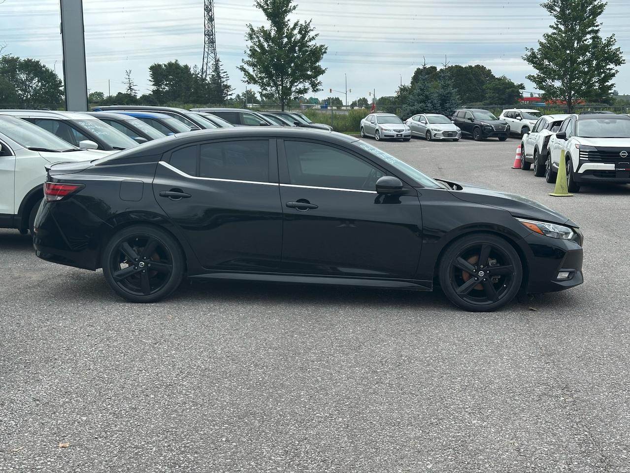 2021 Nissan Sentra SR | 6 Speed | Sunroof | CarPlay | Cam | Loaded! Photo4