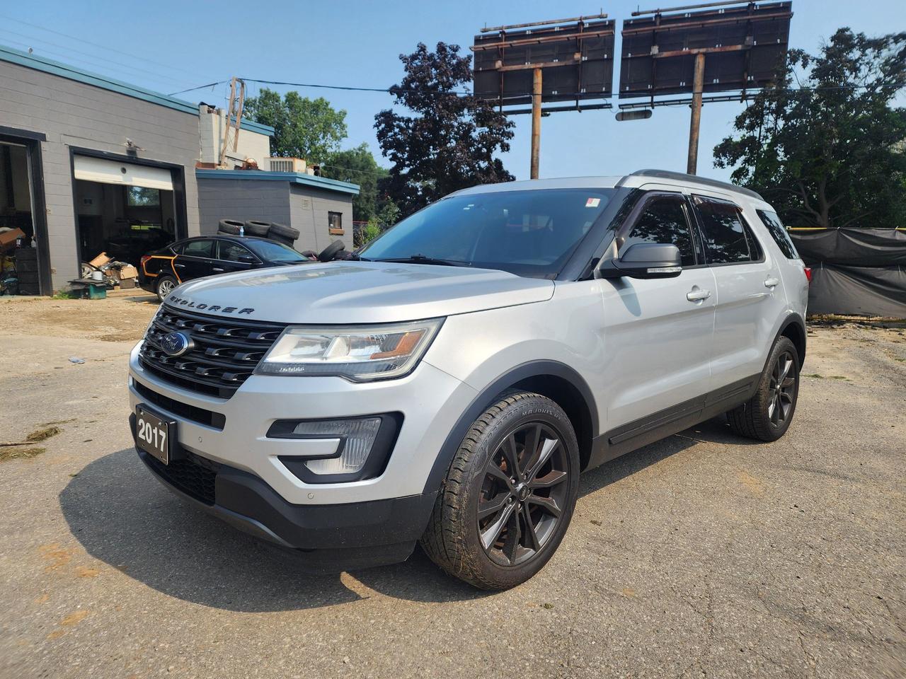 Used 2017 Ford Explorer XLT l Clean Carfax l No Accidents lGreat Condition for sale in Brantford, ON