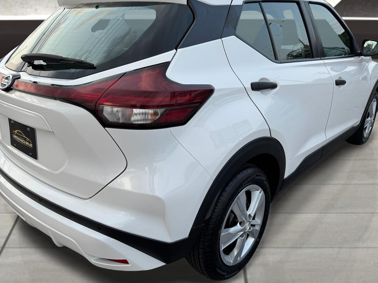 2021 Nissan Kicks S 1.6L+CLEAN CARFAX+New Tires+Brakes+A/C Photo