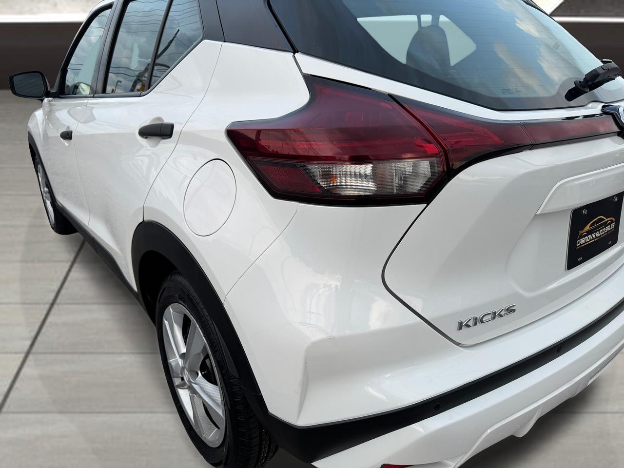 2021 Nissan Kicks S 1.6L+CLEAN CARFAX+New Tires+Brakes+A/C Photo