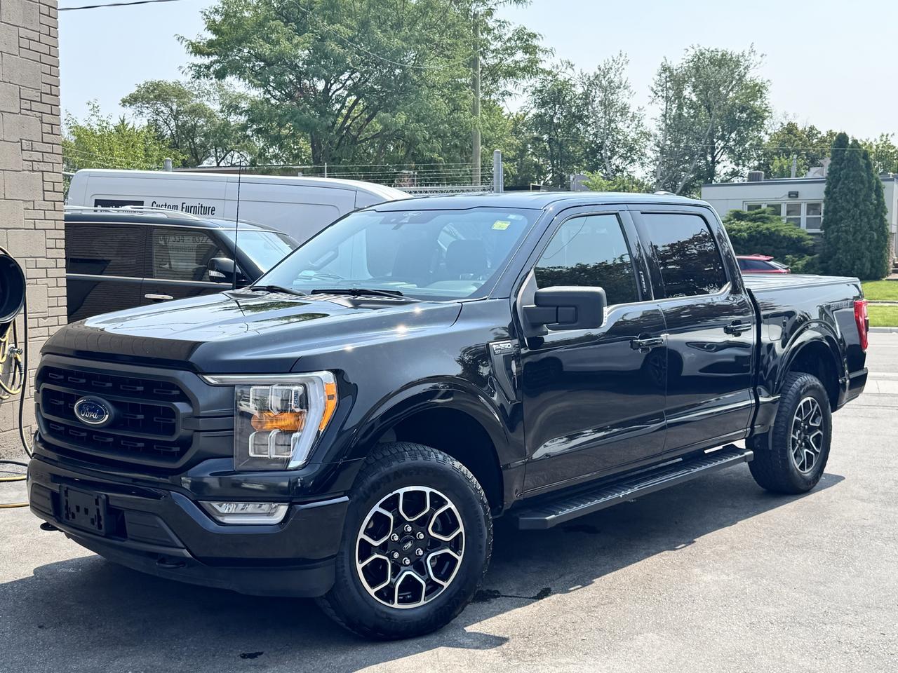 2022 Ford F-150 XLT - Photo #1