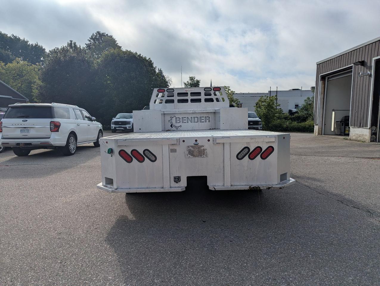 2021 Ford Super Duty XL Reg Cab DRW 4X4 Photo4