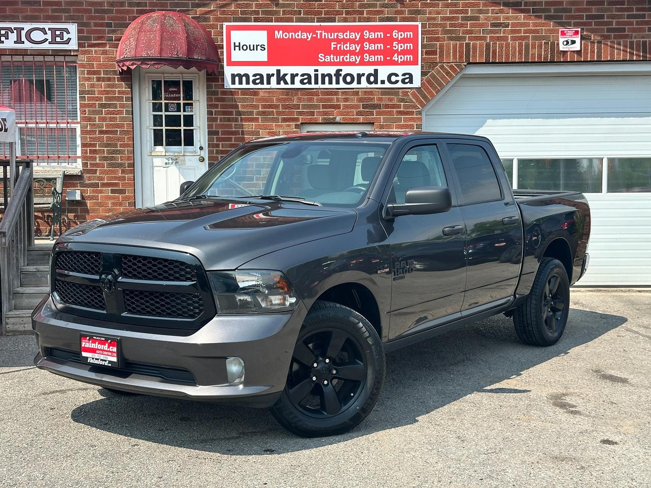 2022 RAM 1500 Classic Express 4X4 Crew 5.7L HTD-Cloth CarPlay BackupCam - Photo #1