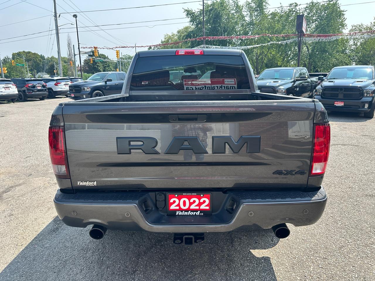 2022 RAM 1500 Classic Express 4X4 Crew 5.7L HTD-Cloth CarPlay BackupCam Photo3