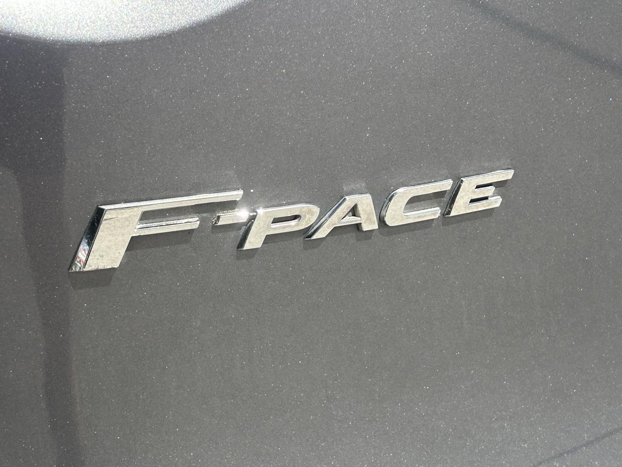 2018 Jaguar F-PACE R-Sport - Photo #16