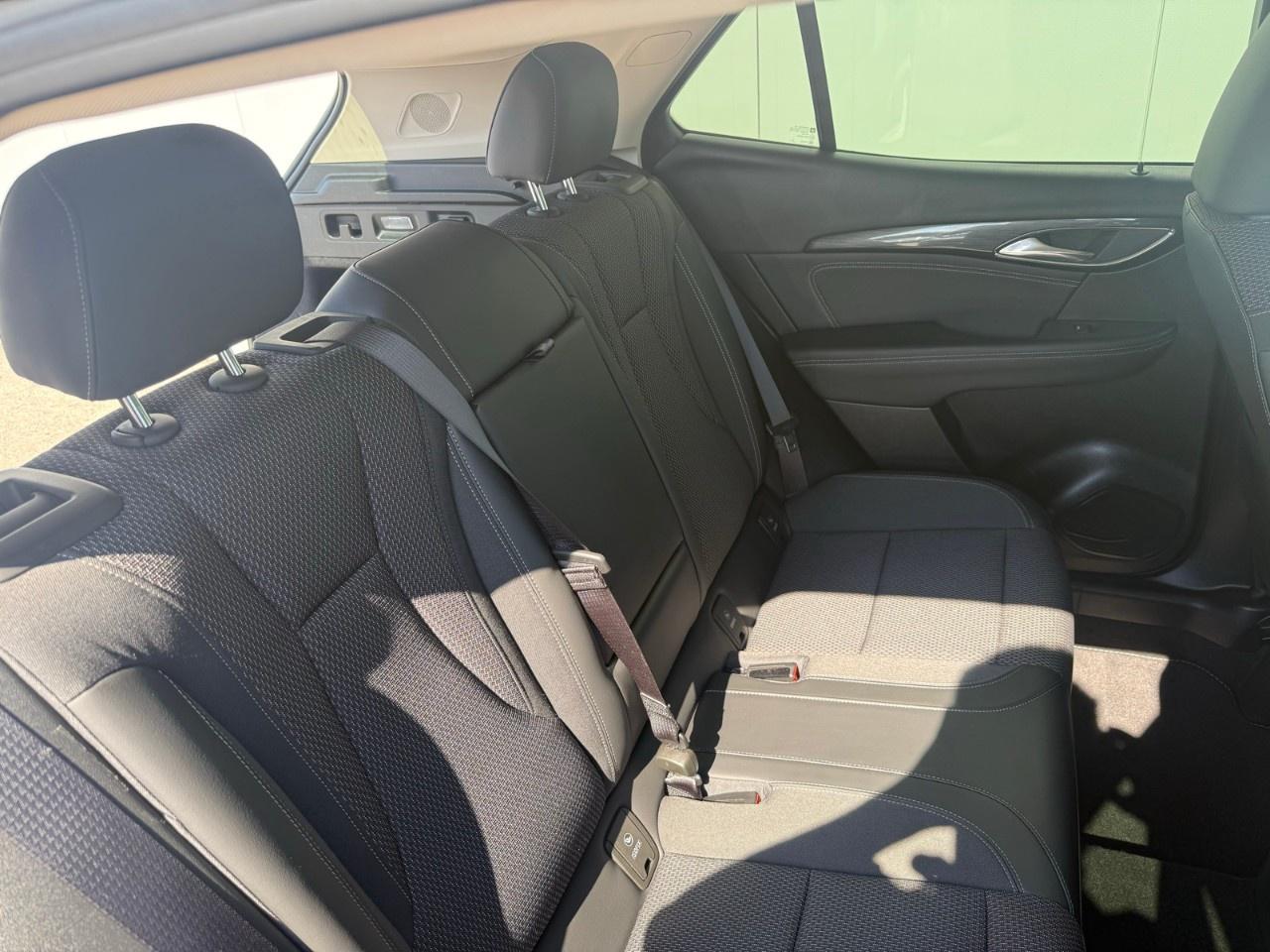 2023 Buick Envision FWD 4dr Preferred Photo