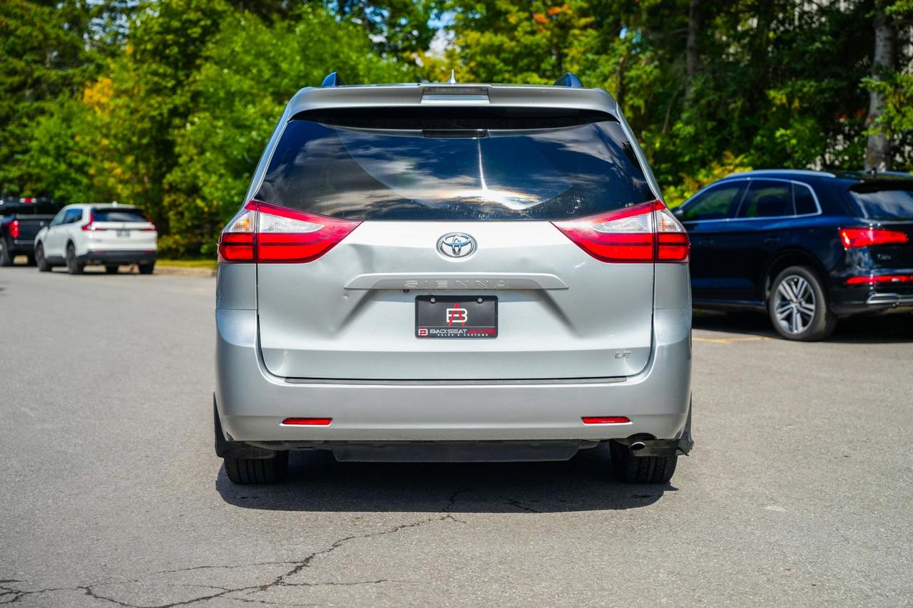 2019 Toyota Sienna LE 8-Passenger Photo
