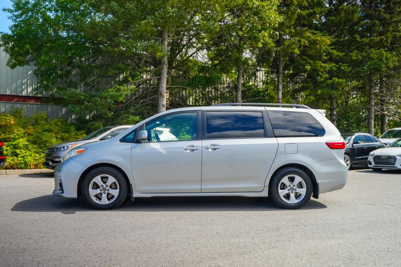 2019 Toyota Sienna LE 8-Passenger Photo