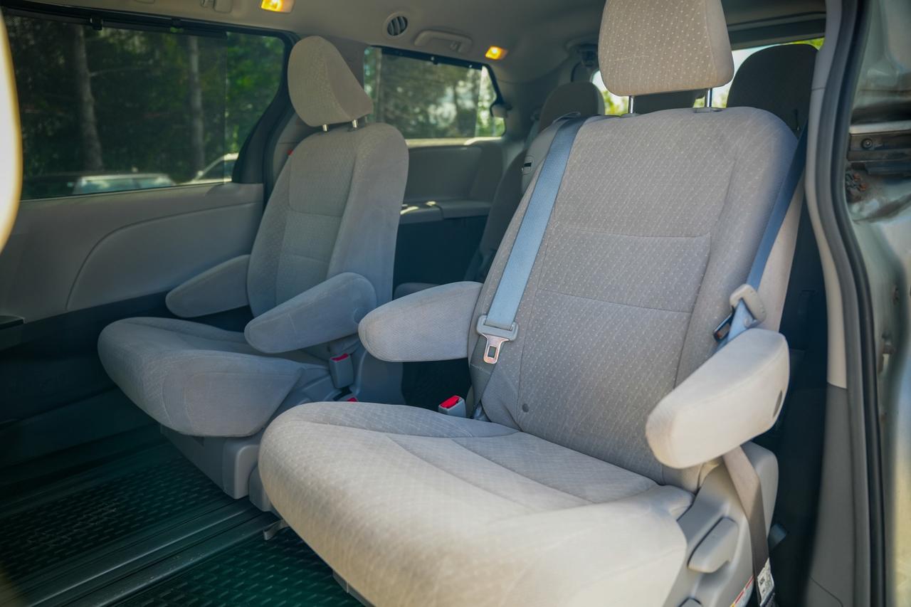 2019 Toyota Sienna LE 8-Passenger Photo