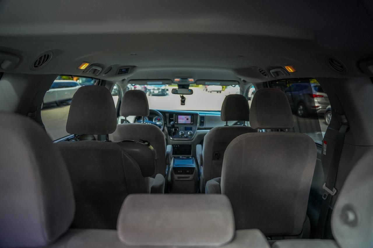 2019 Toyota Sienna LE 8-Passenger Photo