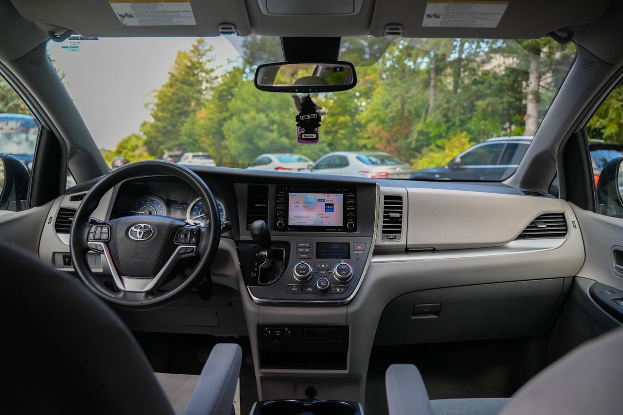 2019 Toyota Sienna LE 8-Passenger Photo