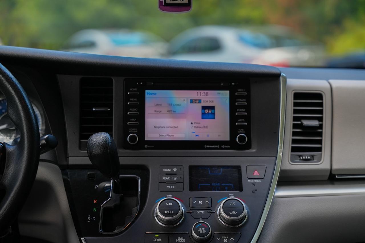 2019 Toyota Sienna LE 8-Passenger Photo
