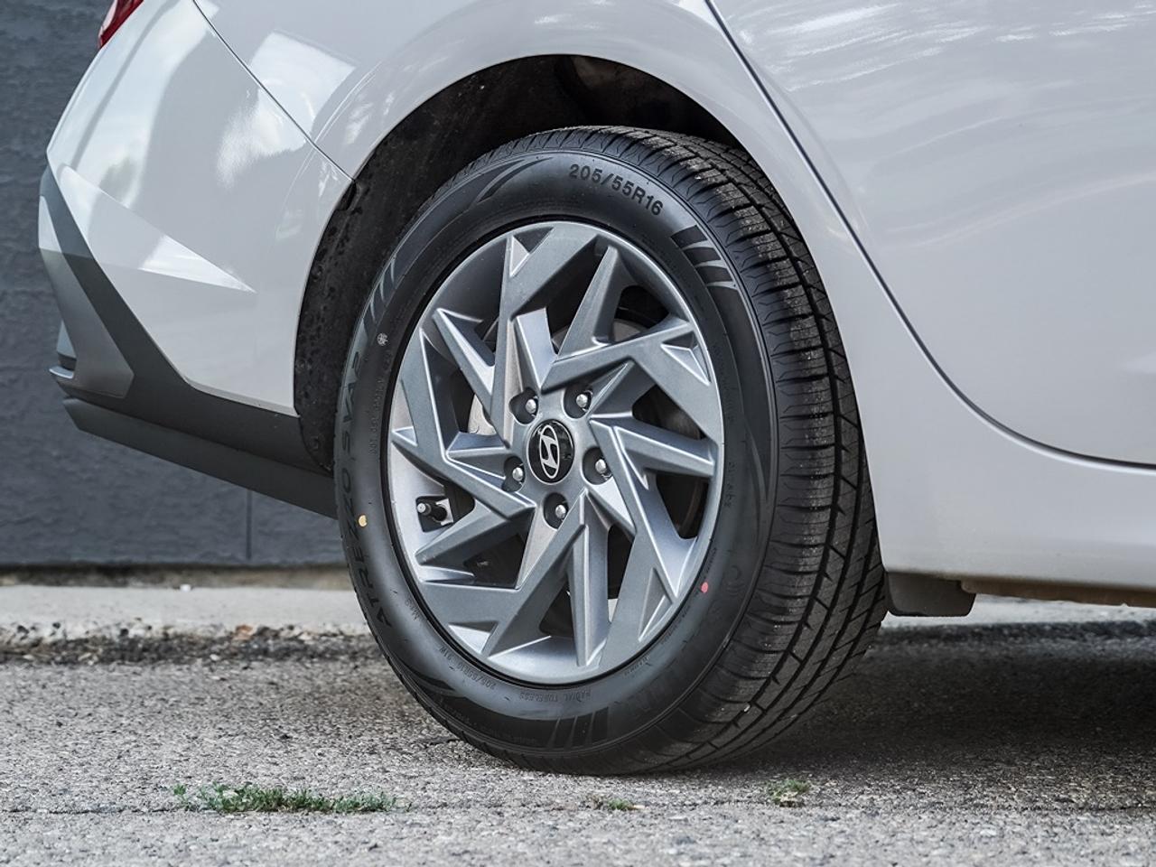 2025 Hyundai Elantra Preferred Photo3