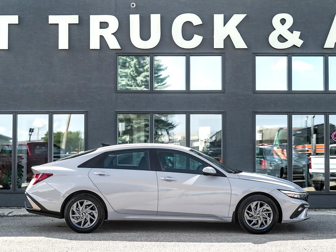 2025 Hyundai Elantra Preferred Photo25