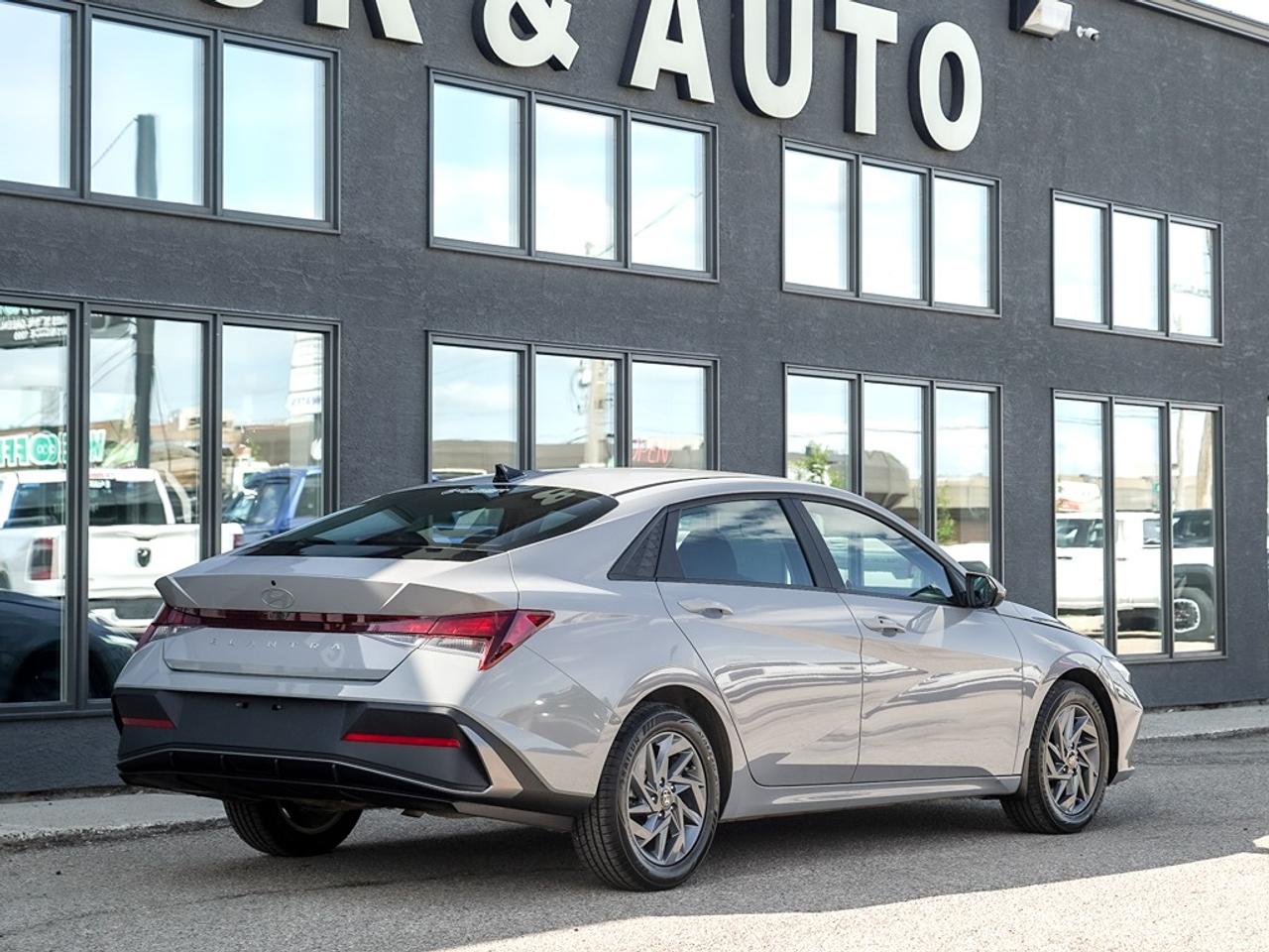 2025 Hyundai Elantra Preferred Photo5