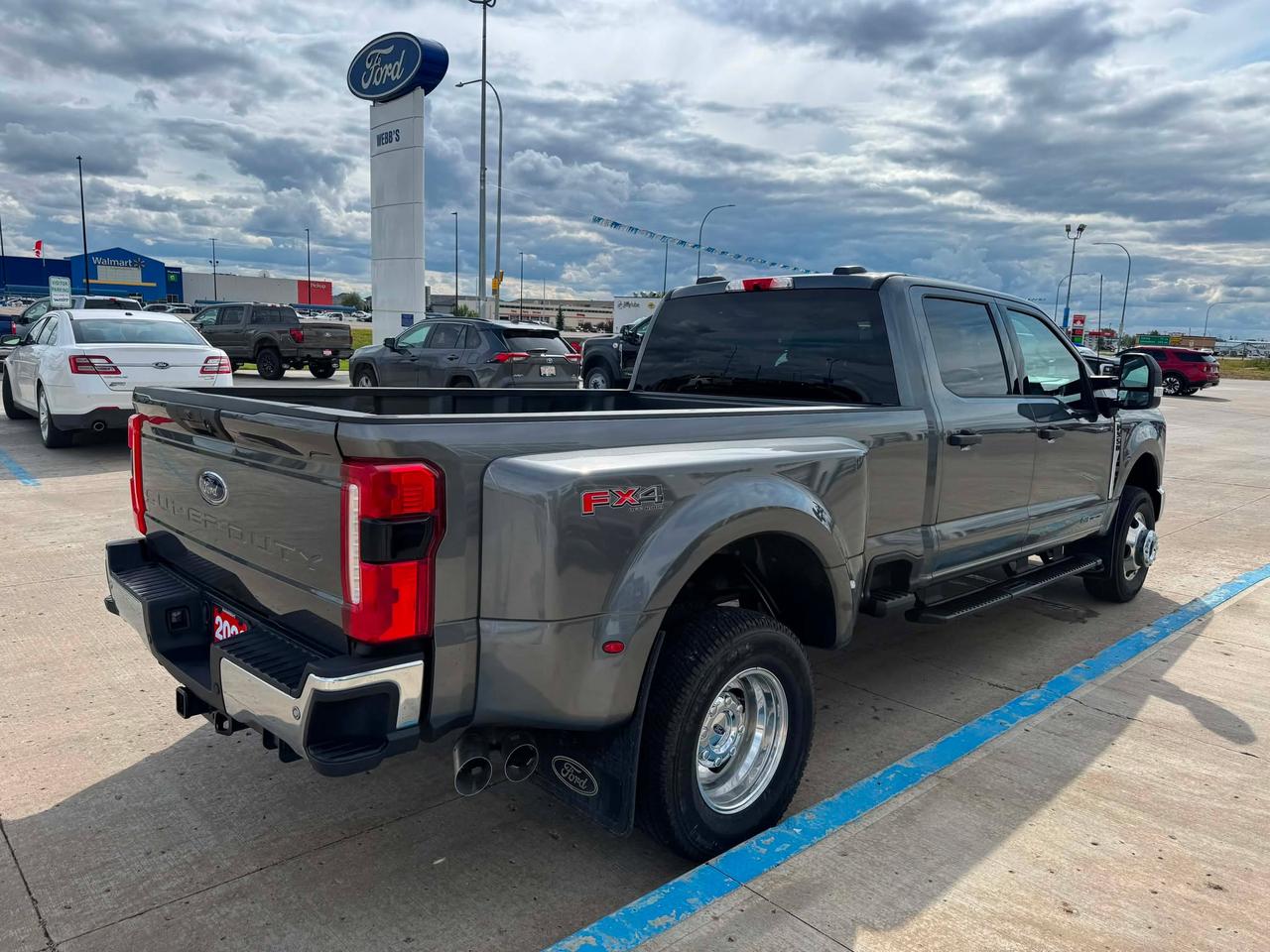 2026 Ford F-350 Super Duty DRW XLT 4WD CREW CAB 8' BOX Photo4