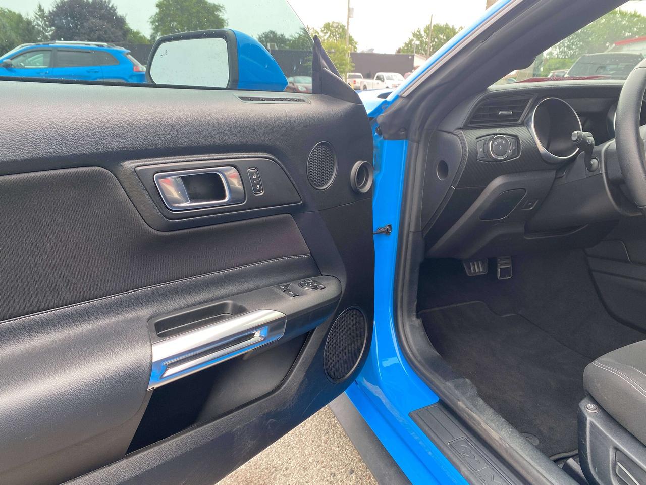 2022 Ford Mustang ECOBOOST, CLEAN CARFAX, BACK UP CAM, HEATED SEATS! Photo