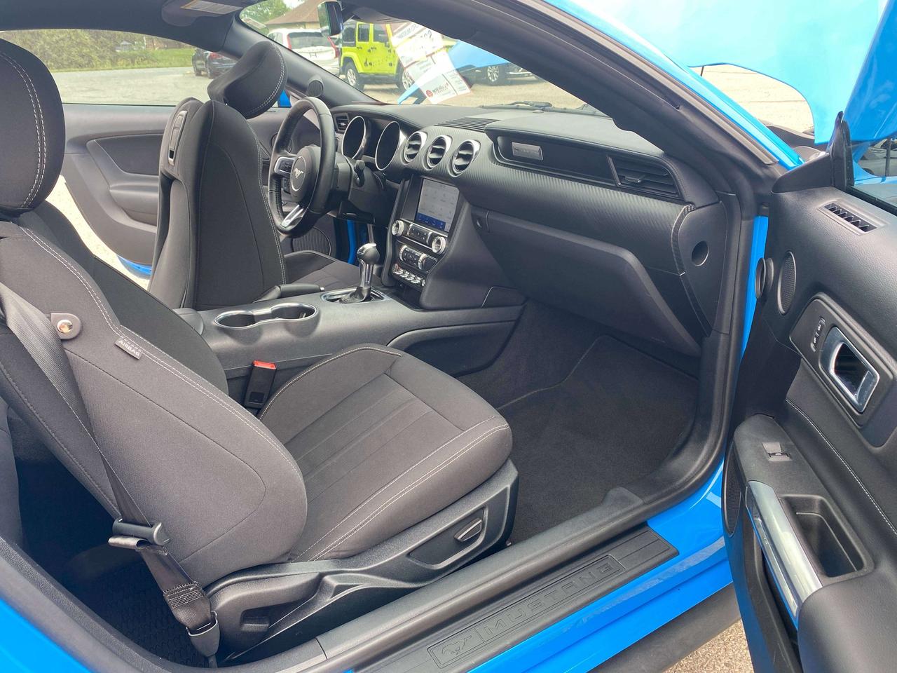 2022 Ford Mustang ECOBOOST, CLEAN CARFAX, BACK UP CAM, HEATED SEATS! - Photo #16
