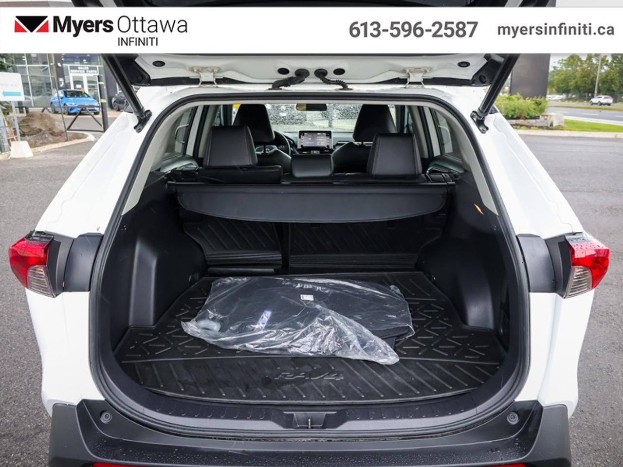 2021 Toyota RAV4 XLE AWD   AWD, Sunroof, Power Liftgate, Low KMS!! Photo