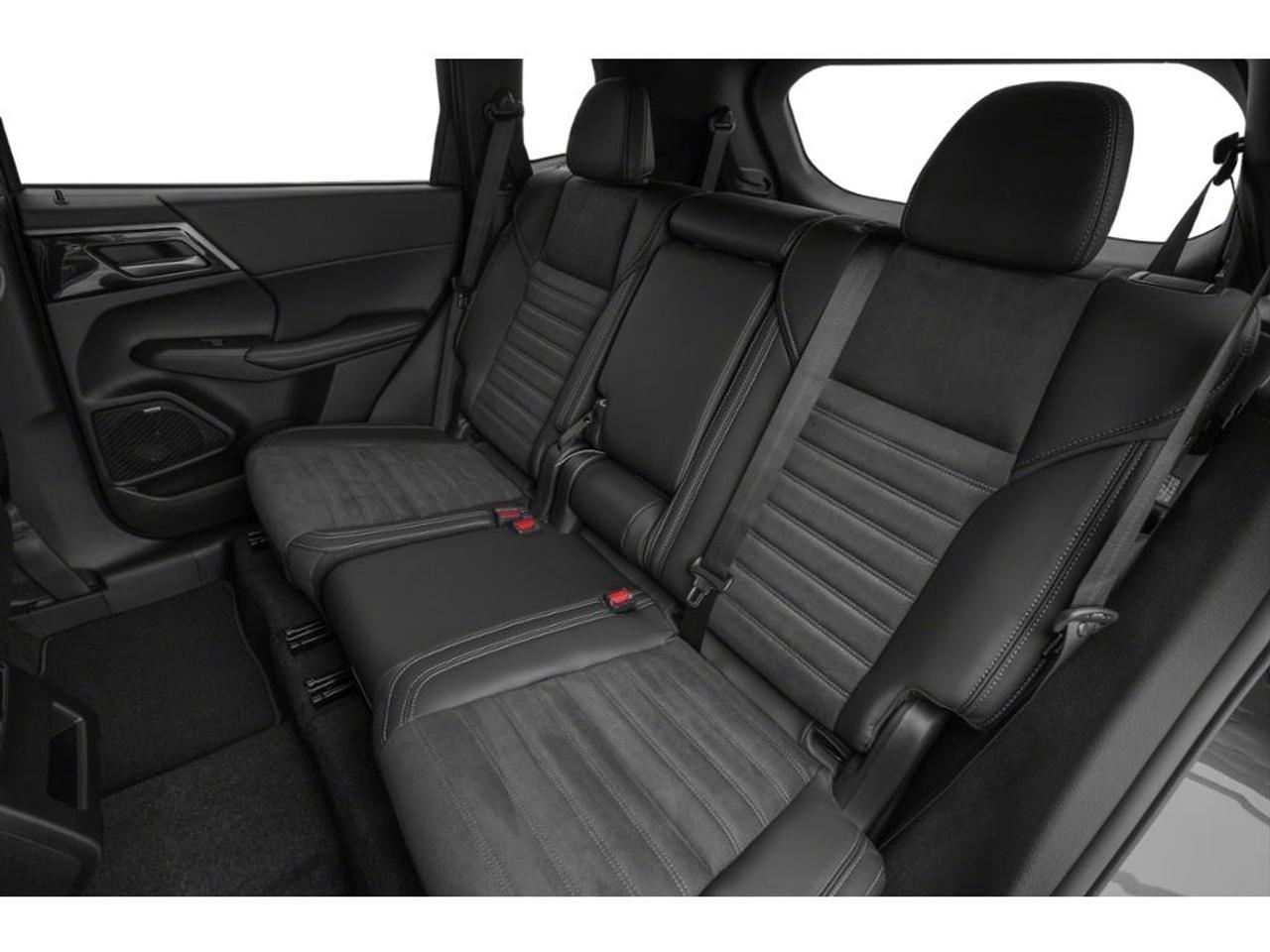 2026 Mitsubishi Outlander LE Photo