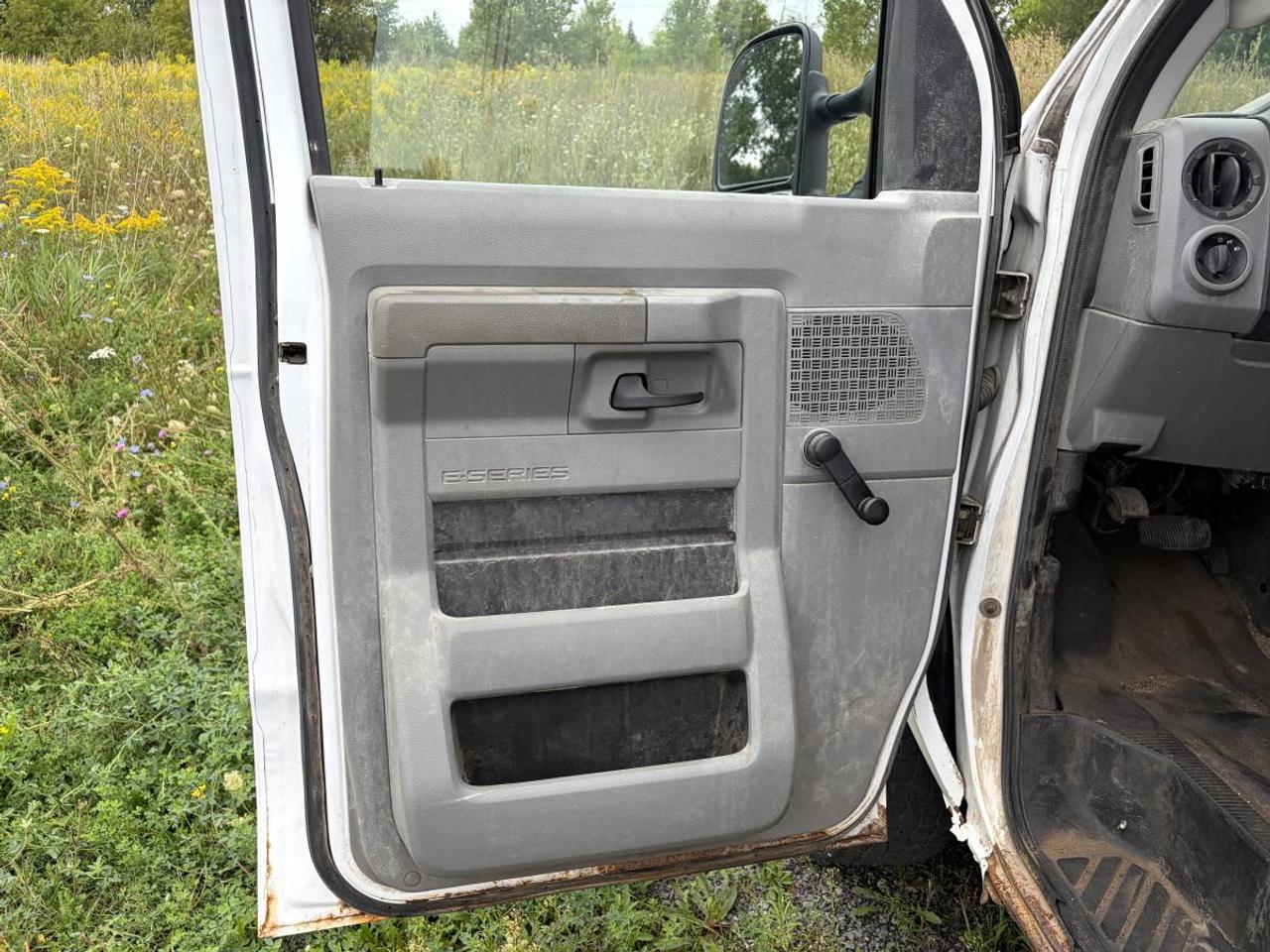 2014 Ford Econoline ECONOLINE VAN SUPER E250 Photo