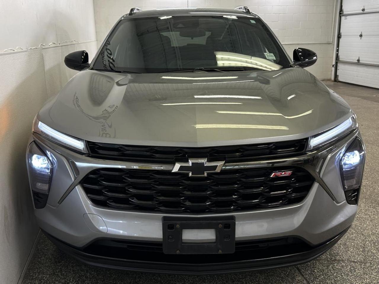 2025 Chevrolet Trax 2RS/BLACK LEATHER/REMOTE START/TECH/OFF GM LEASE! Photo