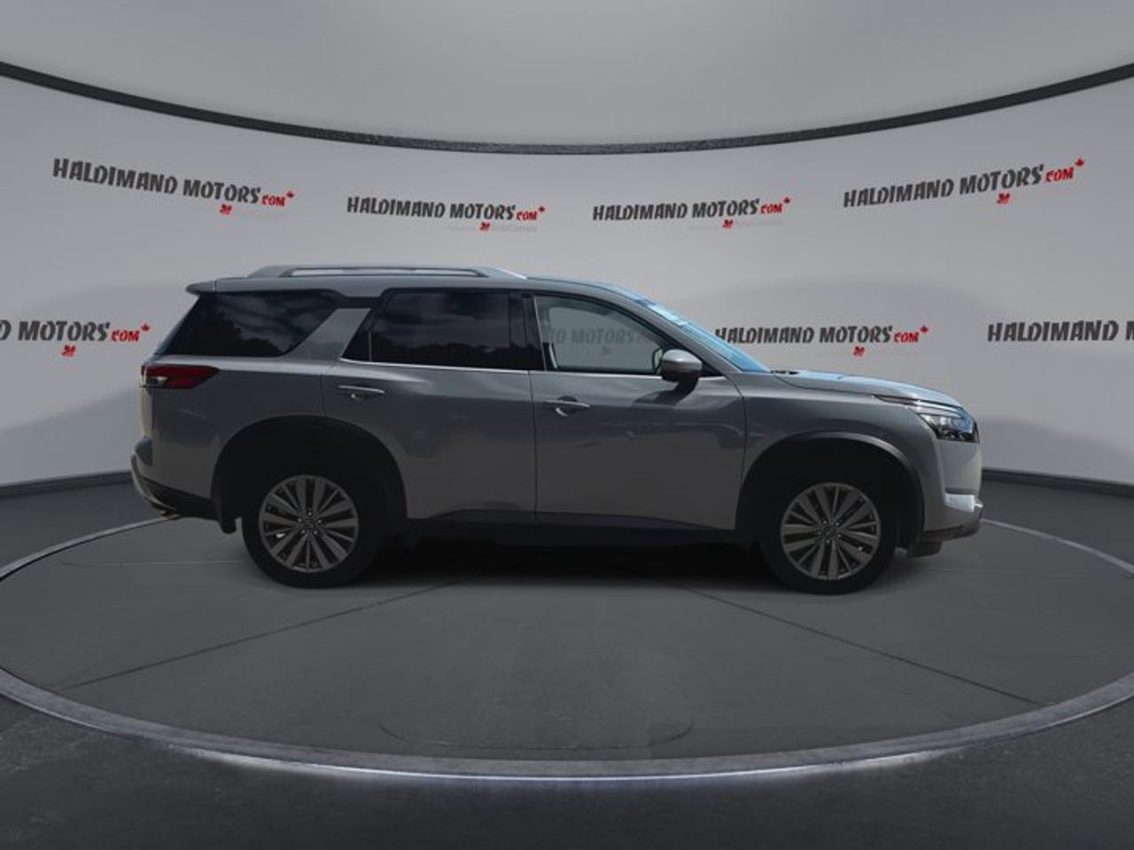 2025 Nissan Pathfinder SL AWD | No Accidents | 360 Camera | Panoramic Roof Photo
