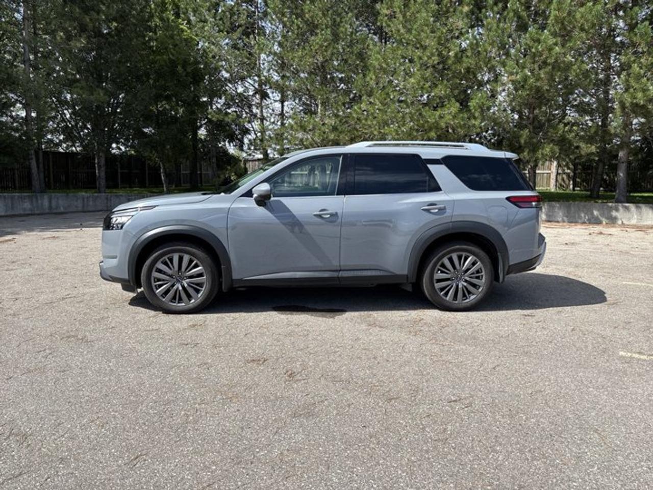 2025 Nissan Pathfinder SL AWD | No Accidents | 360 Camera | Panoramic Roof Photo