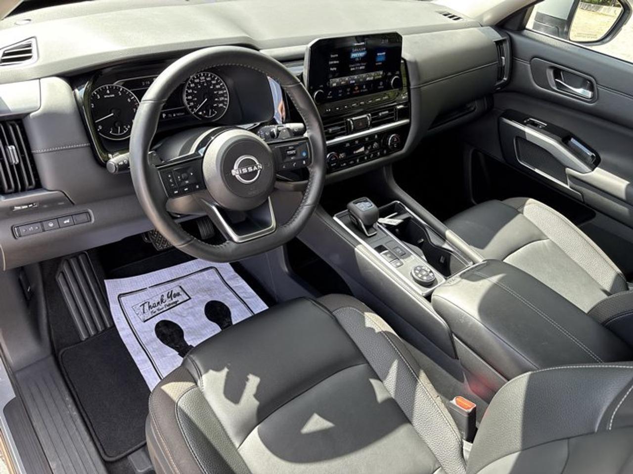 2025 Nissan Pathfinder SL AWD | No Accidents | 360 Camera | Panoramic Roof Photo