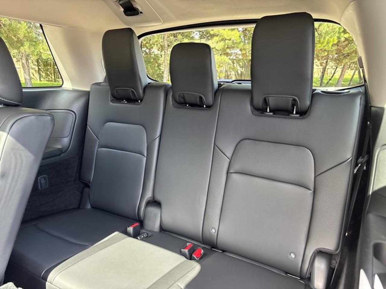 2025 Nissan Pathfinder SL AWD | No Accidents | 360 Camera | Panoramic Roof Photo