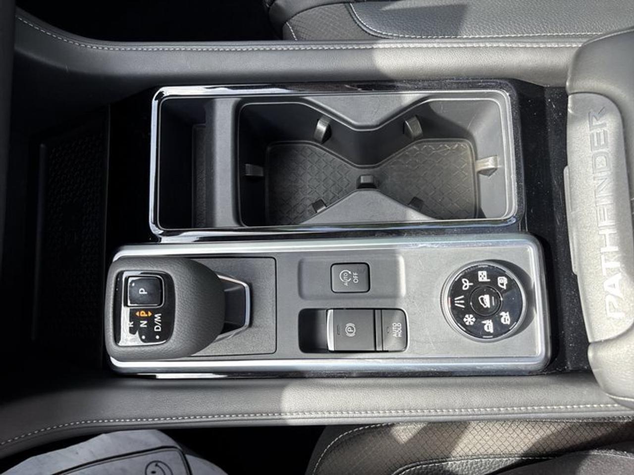 2025 Nissan Pathfinder SL AWD | No Accidents | 360 Camera | Panoramic Roof Photo