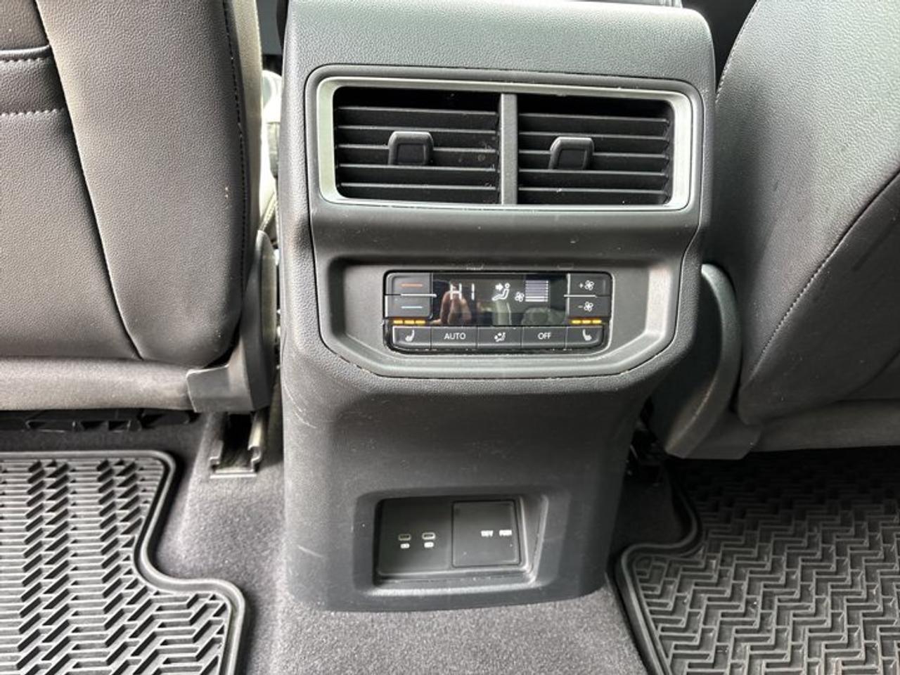 2024 Volkswagen Atlas Execline R-line 4WD | No Accidents | Pano. Sunroof Photo