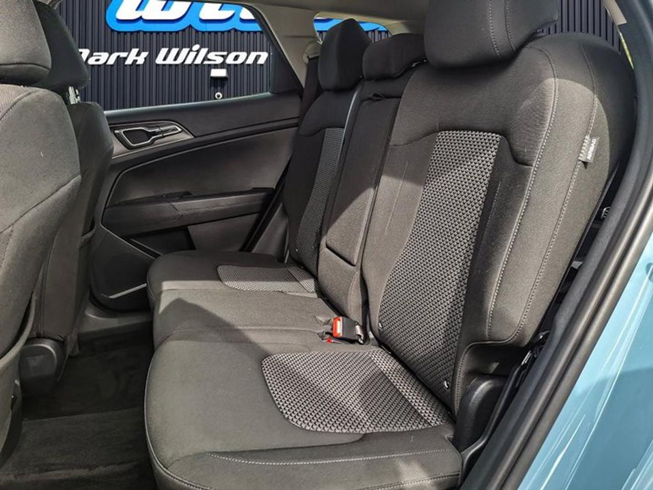 2026 Kia Sportage LX AWD | Heated Seats | Smart Cruise | Lane Keep Assist | Parking Sensors | Carplay and More ! Photo