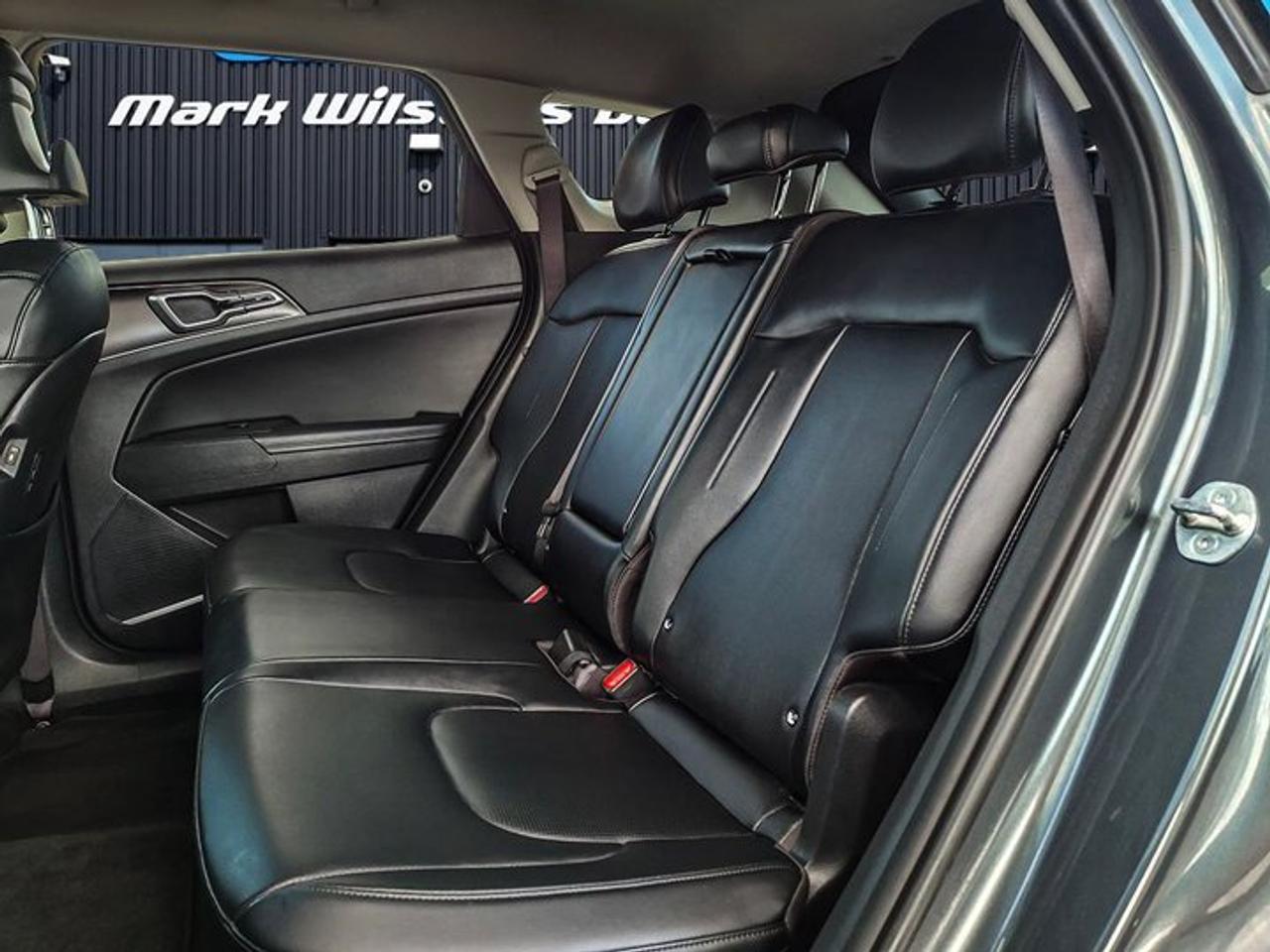 2026 Kia Sportage Hybrid EX AWD | Leather | Nav | Smart Cruise | Power Seat | FCA | Heated Wheel + Seats | and More ! Photo