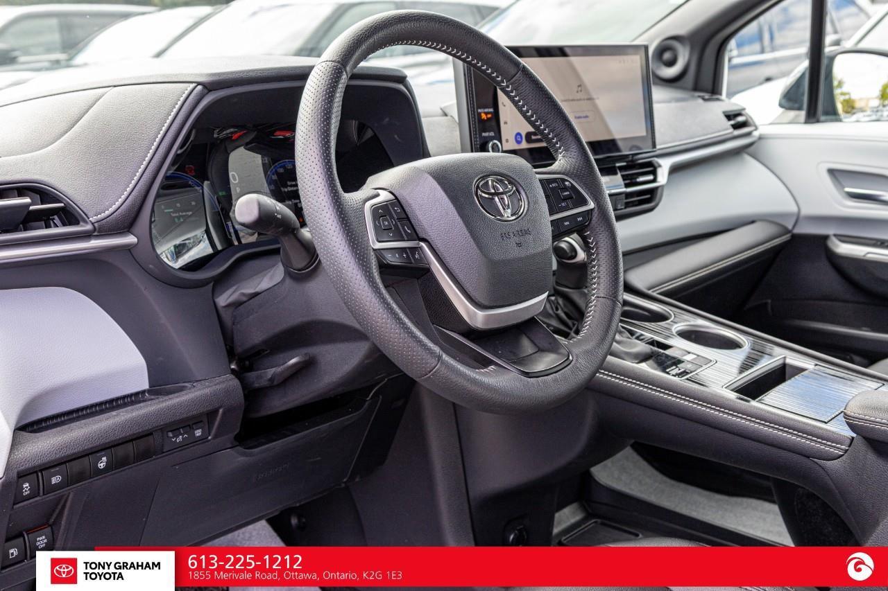 2026 Toyota Sienna XLE 8-Passenger Photo