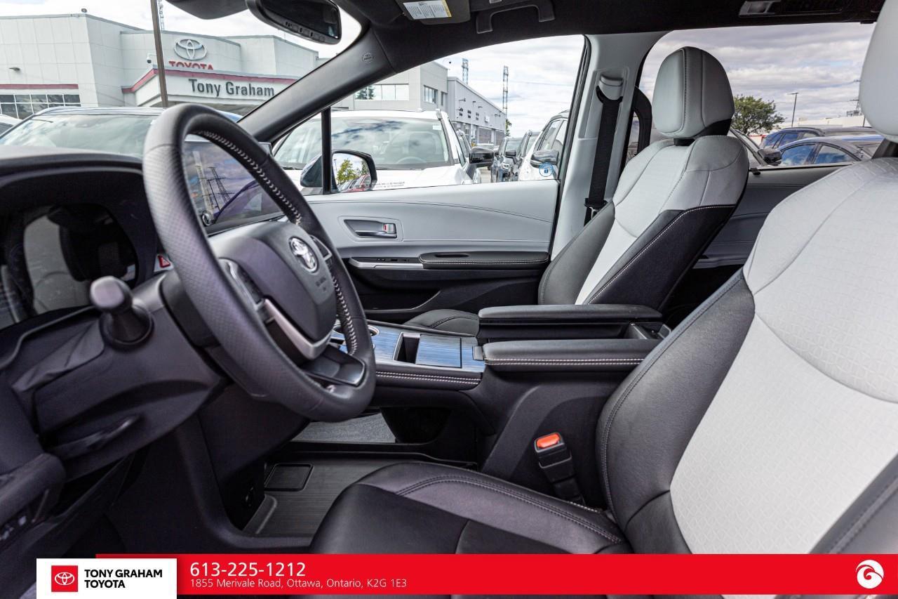 2026 Toyota Sienna XLE 8-Passenger Photo