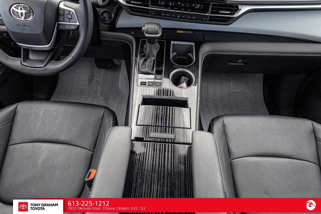 2026 Toyota Sienna XLE 8-Passenger Photo