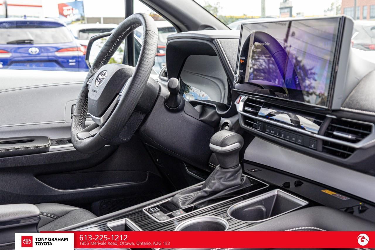 2026 Toyota Sienna XLE 8-Passenger Photo