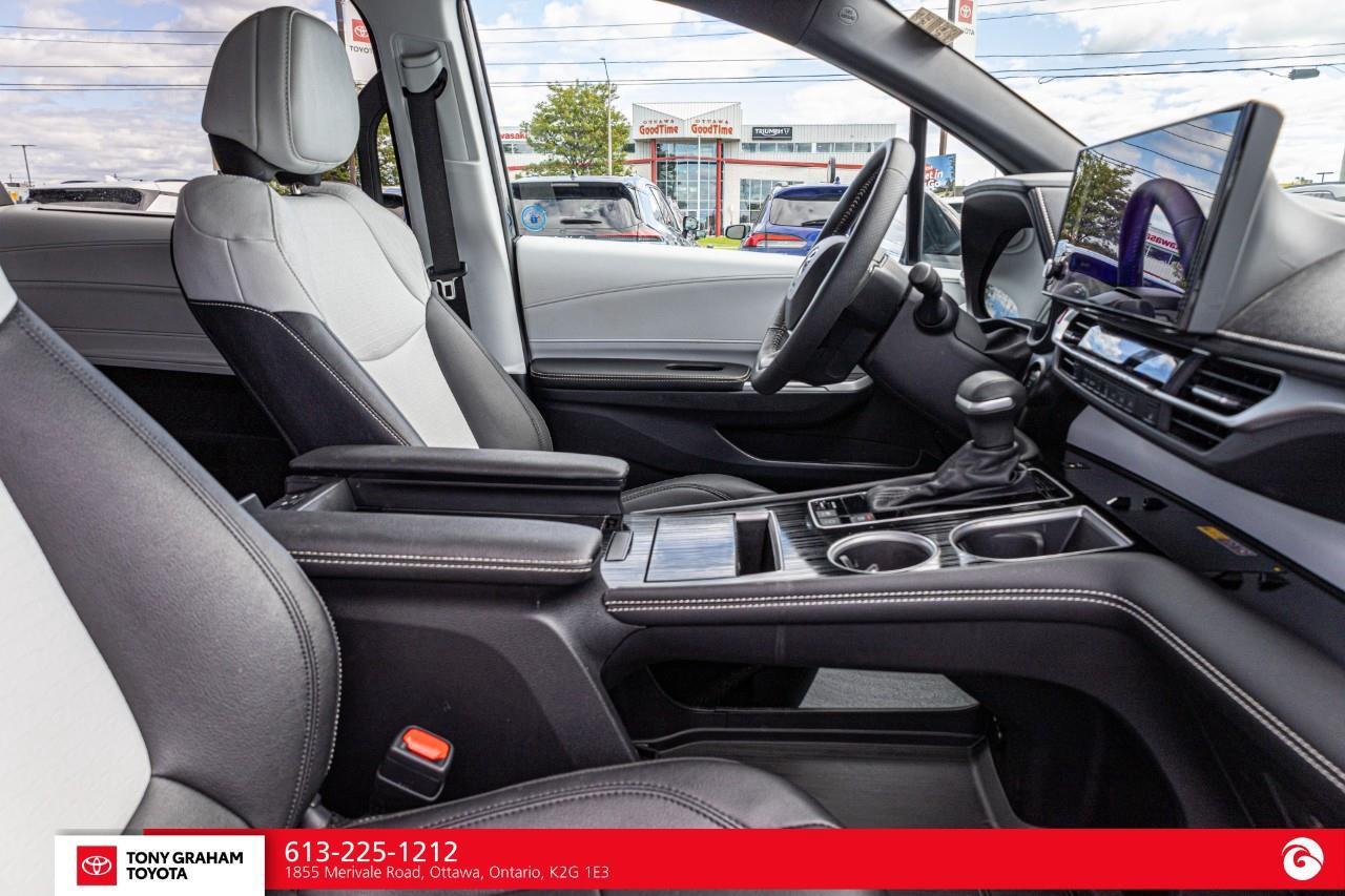 2026 Toyota Sienna XLE 8-Passenger Photo