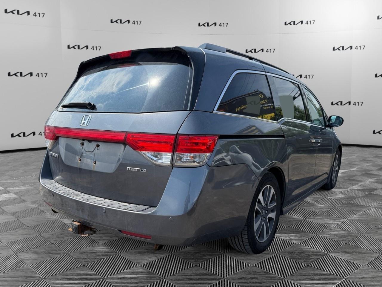 2017 Honda Odyssey Touring Photo4