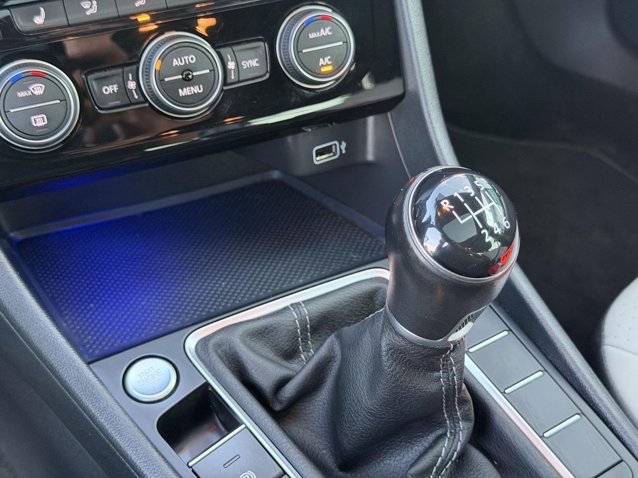 2019 Volkswagen Jetta HIGHLINE-R LINE-LEATHER-SUNROOF-MANUAL-LOADED Photo