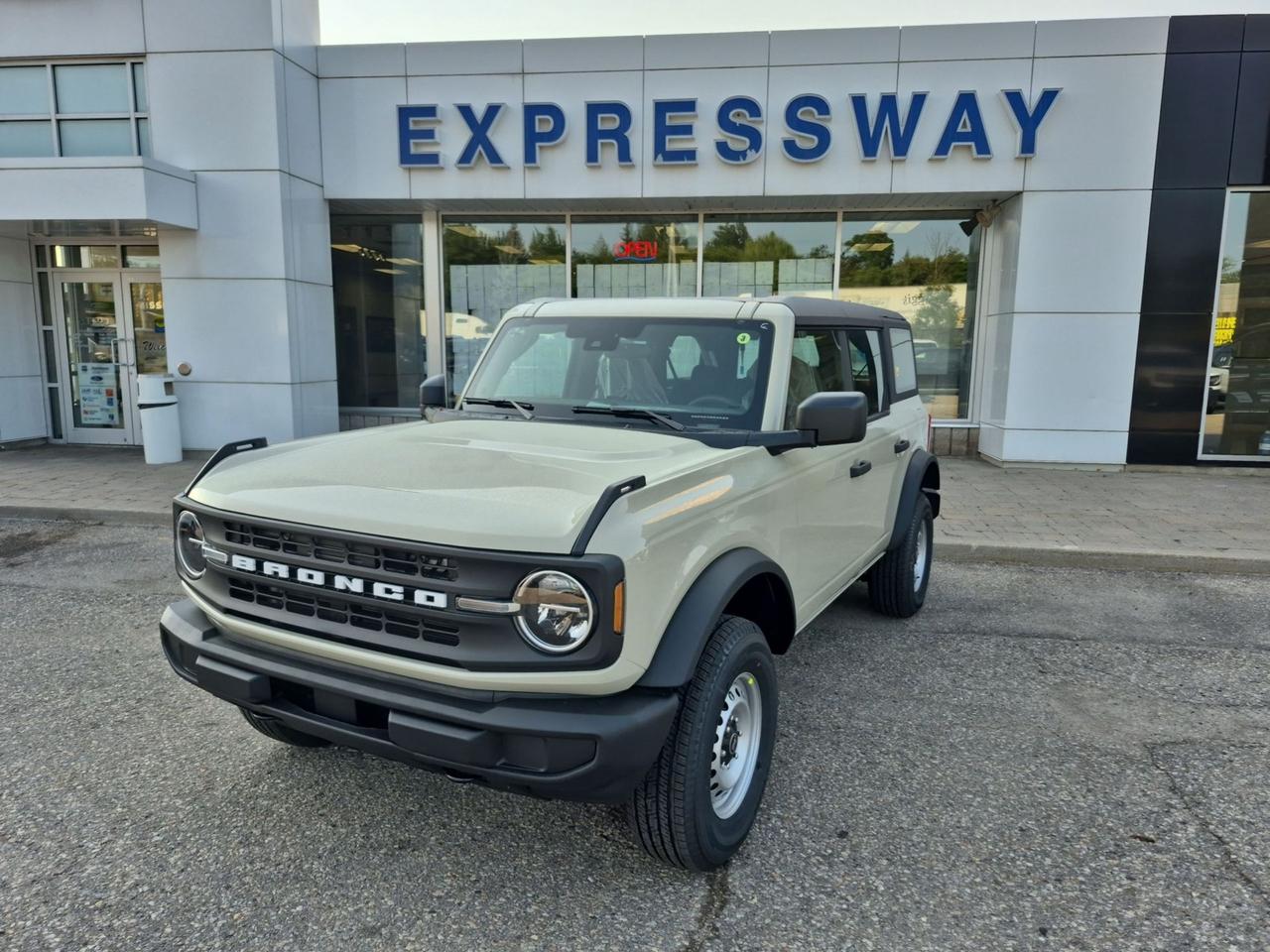 2026 Ford Bronco BASE, HARD TOP, SYNC4, TERRAIN MGMT Photo0