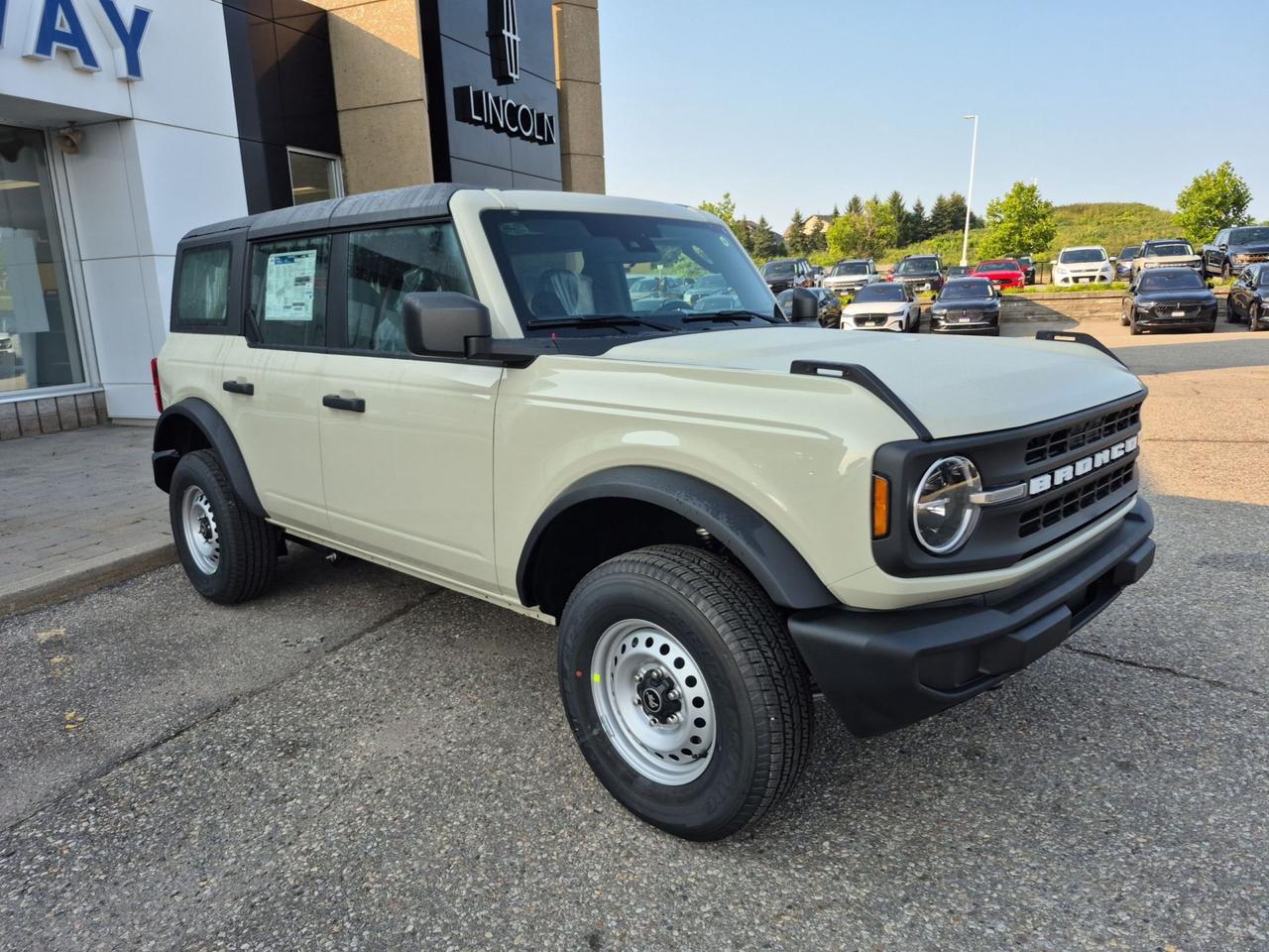 2026 Ford Bronco BASE, HARD TOP, SYNC4, TERRAIN MGMT Photo2