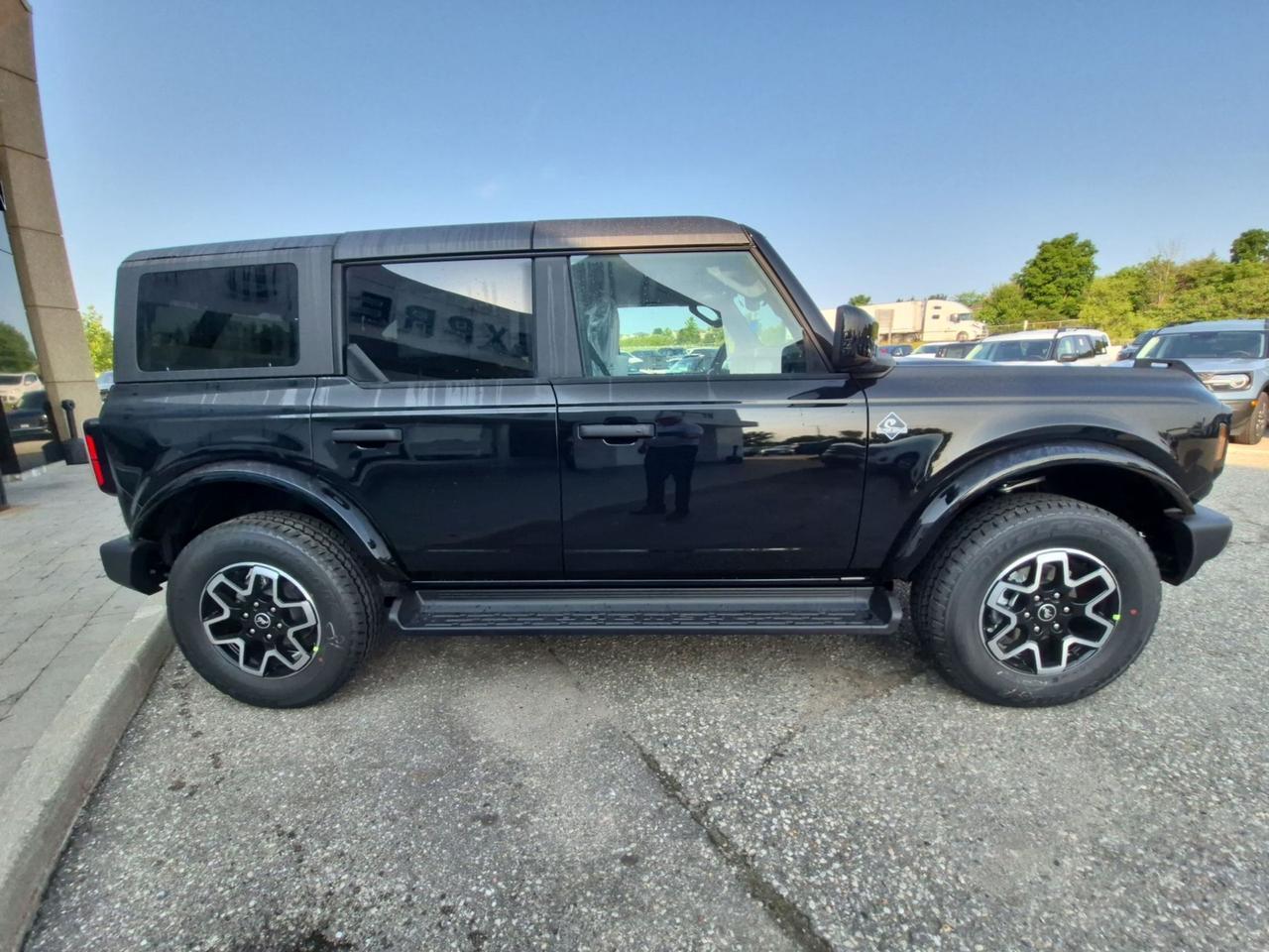 2026 Ford Bronco OUTER BANKS 4 DOOR 4X4, HARDTOP Photo3