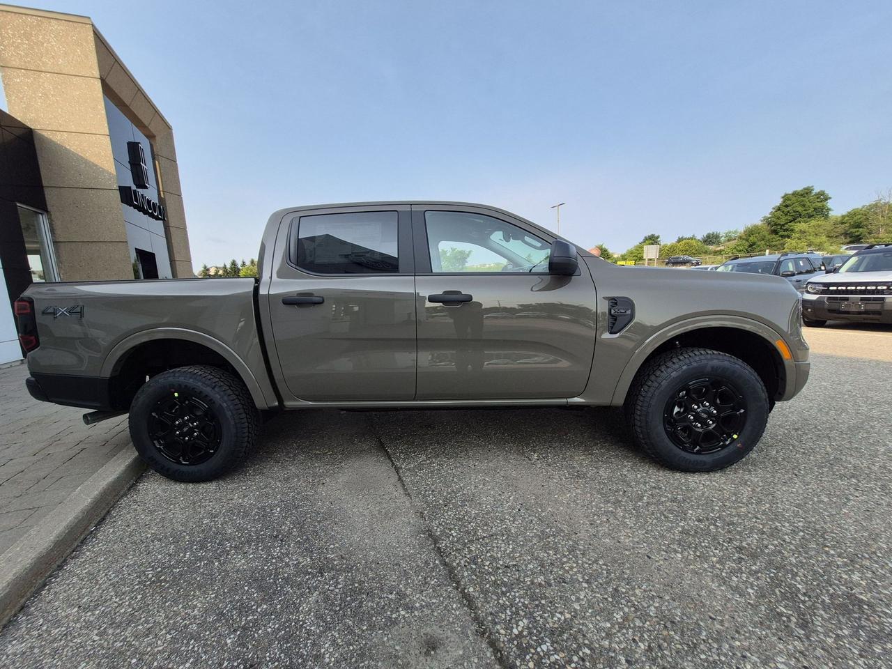 2026 Ford Ranger XLT 4WD, BLACK APPEARANCE PKG Photo3