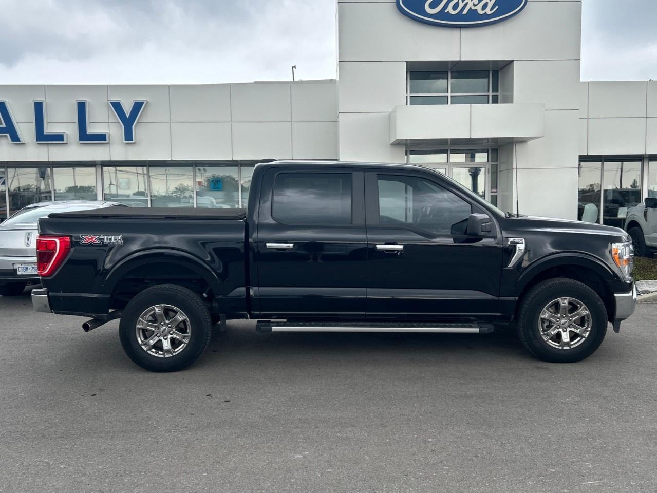2023 Ford F-150 XLT 4WD SuperCrew 5.5' Box Photo1